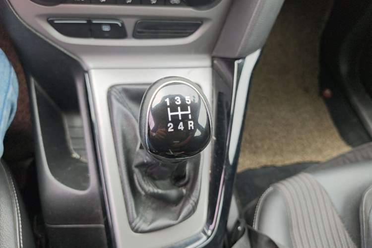 Used Ford Focus 2012 Hatchback 1.6L Manual Fashion Edition Gear Lever