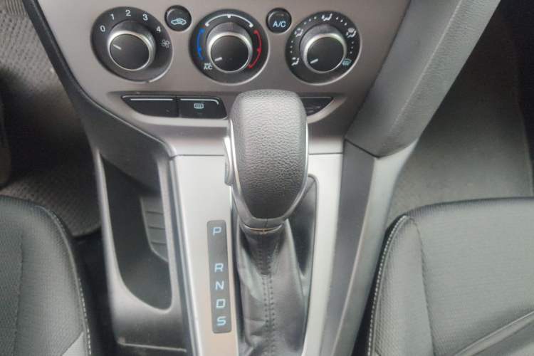 Used Ford Focus 2012 Hatchback 1.6L Automatic Comfort Model Gear Lever