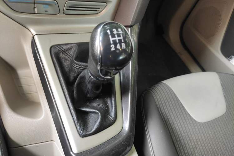 Used Ford Focus 2012 Hatchback 1.6L Manual Fashion Edition Gear Lever