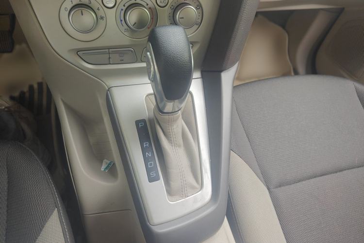 Used Ford Focus 2012 Sedan 1.6L Automatic Comfort Model Gear Lever
