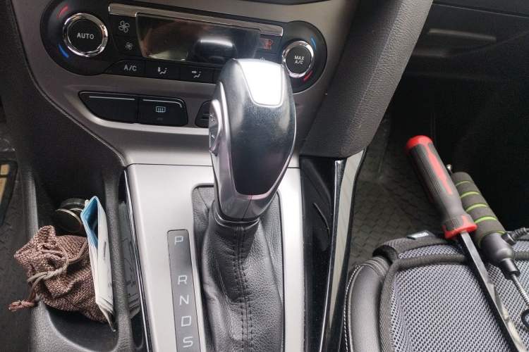 Used Ford Focus 2012 Hatchback 1.6L Automatic Fashion Edition Gear Lever