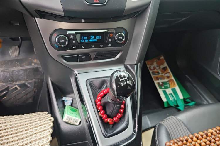 Used Ford Focus 2012 Hatchback 1.6L Manual Fashion Edition Gear Lever