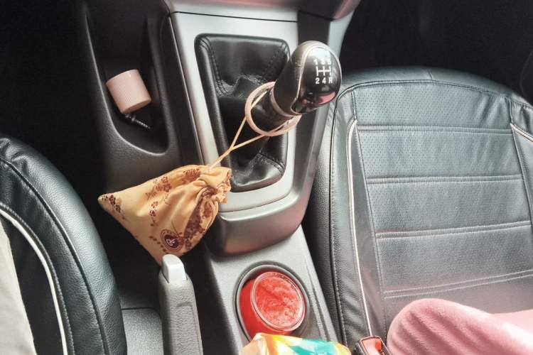 Used Ford Focus 2012 Hatchback 1.6L Manual Comfort Model Gear Lever