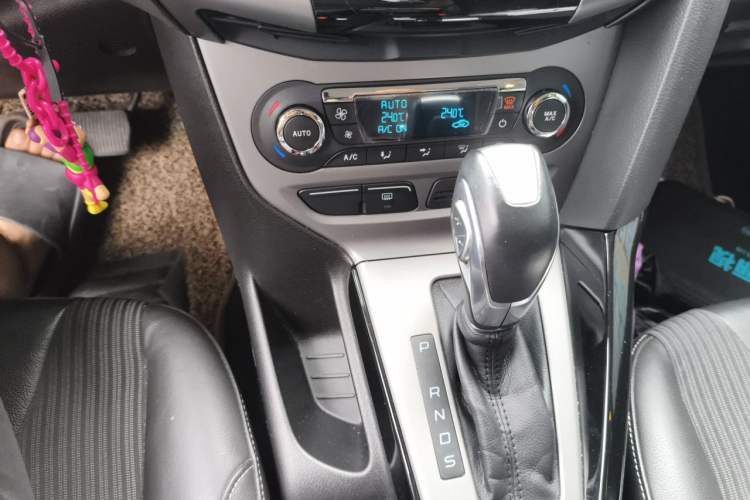 Used Ford Focus 2012 Hatchback 1.6L Automatic Fashion Edition Gear Lever