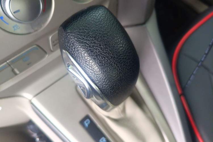 Used Ford Focus 2012 Sedan 1.6L Automatic Comfort Model Gear Lever