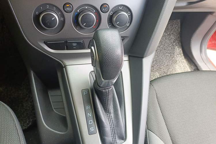 Used Ford Focus 2012 Hatchback 1.6L Automatic Comfort Model Gear Lever