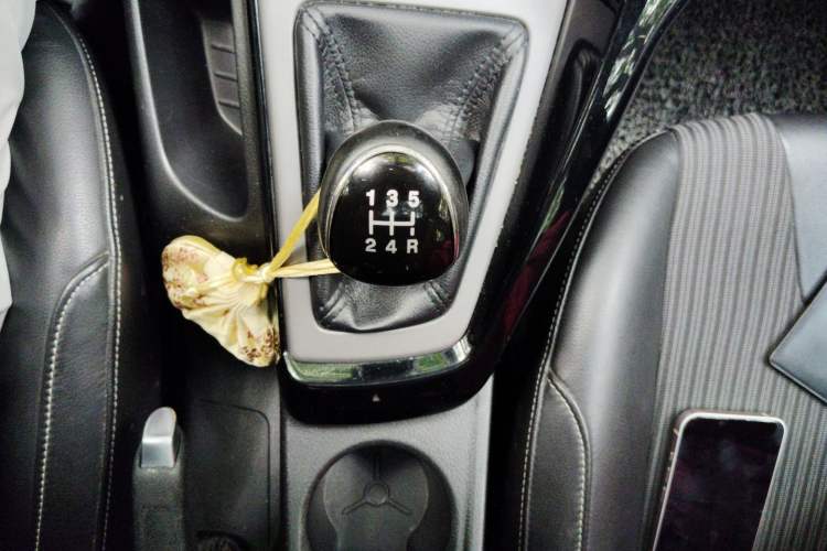 Used Ford Focus 2012 Sedan 1.6L Manual Fashion Edition Gear Lever