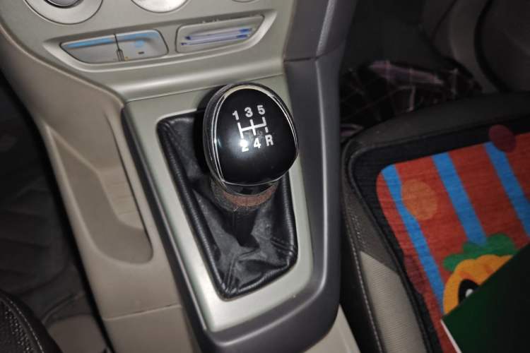 Used Ford Focus 2012 Sedan 1.6L Manual Comfort Model Gear Lever