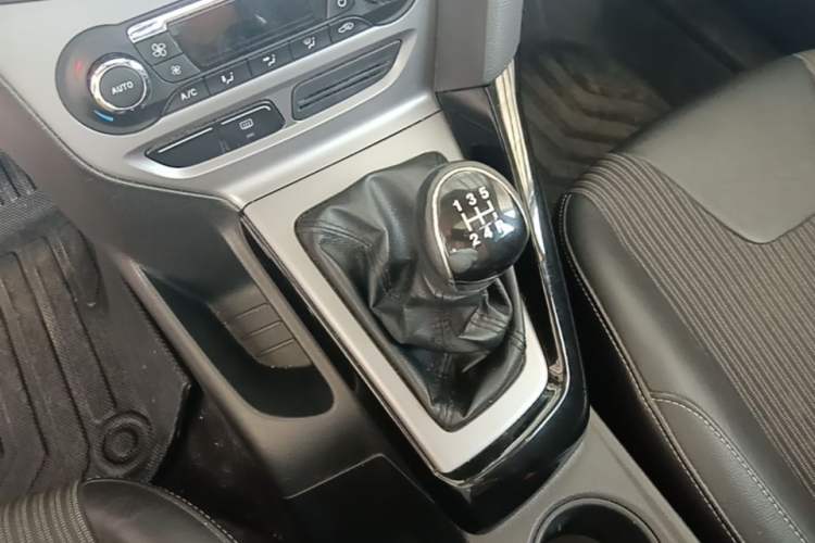 Used Ford Focus 2012 Hatchback 1.6L Manual Fashion Edition Gear Lever