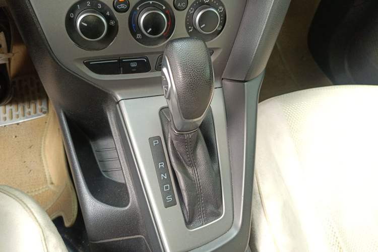 Used Ford Focus 2012 Hatchback 1.6L Automatic Comfort Model Gear Lever