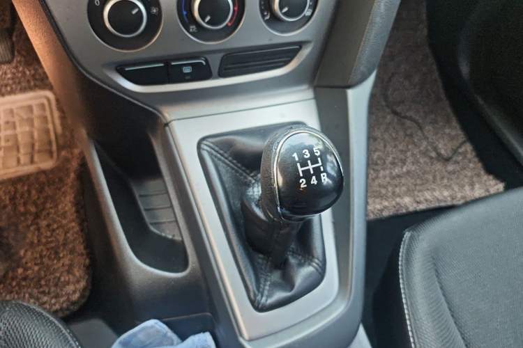 Used Ford Focus 2012 Hatchback 1.6L Manual Comfort Model Gear Lever