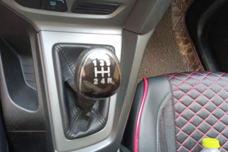 Used Ford Focus 2012 Hatchback 1.6L Manual Comfort Model Gear Lever