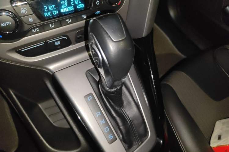 Used Ford Focus 2012 Sedan 1.6L Automatic Fashion Edition Gear Lever