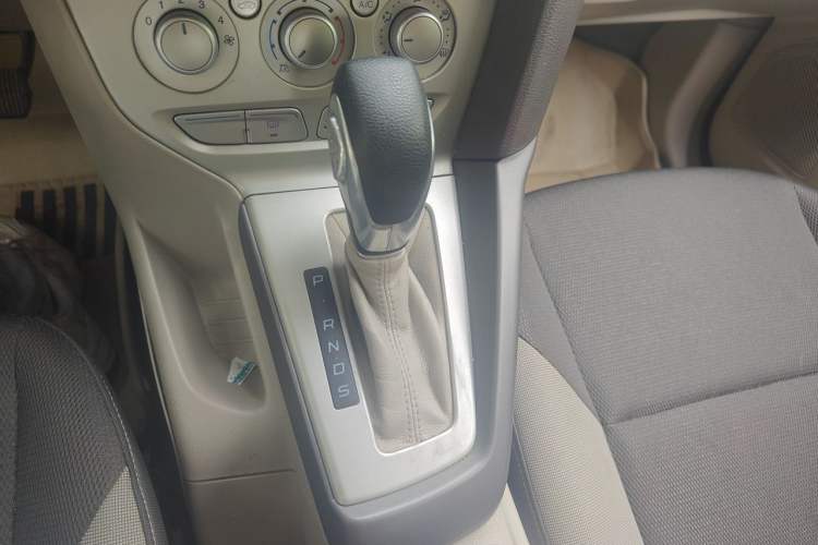 Used Ford Focus 2012 Sedan 1.6L Automatic Comfort Model Gear Lever