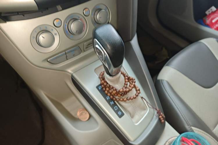 Used Ford Focus 2012 Sedan 1.6L Automatic Comfort Model Gear Lever
