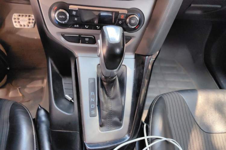 Used Ford Focus 2012 Hatchback 1.6L Automatic Fashion Edition Gear Lever