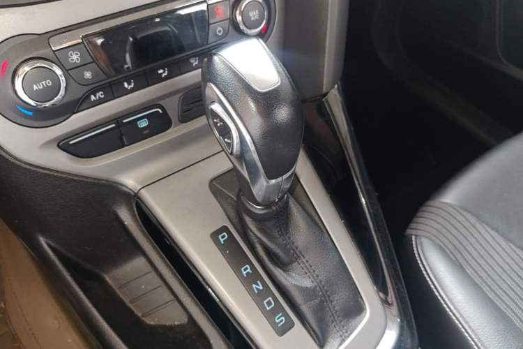 Used Ford Focus 2012 Hatchback 1.6L Automatic Fashion Edition Gear Lever