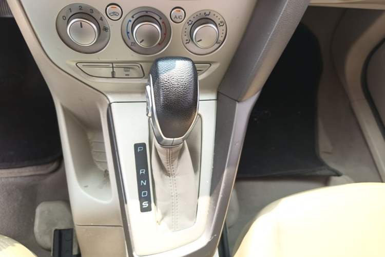 Used Ford Focus 2012 Sedan 1.6L Automatic Comfort Model Gear Lever