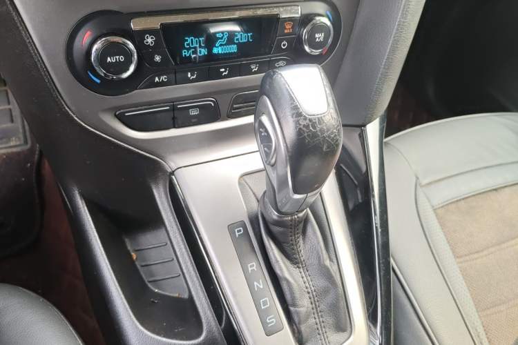 Used Ford Focus 2012 Hatchback 1.6L Automatic Fashion Edition Gear Lever