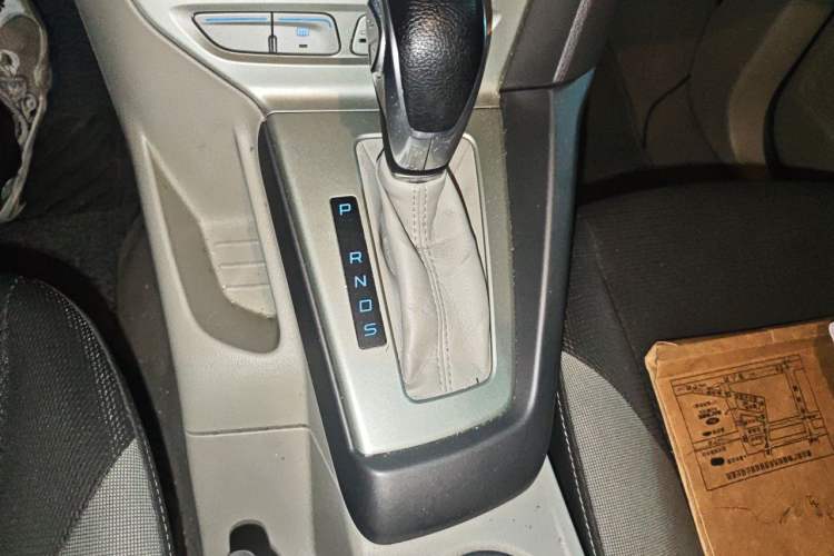 Used Ford Focus 2012 Sedan 1.6L Automatic Comfort Model Gear Lever