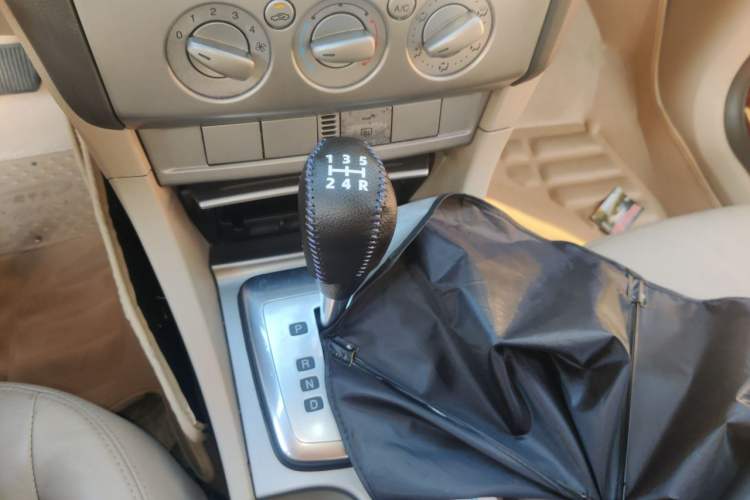 Used Ford Focus 2012 Hatchback Classic 1.8L Automatic Fashion Edition Gear Lever