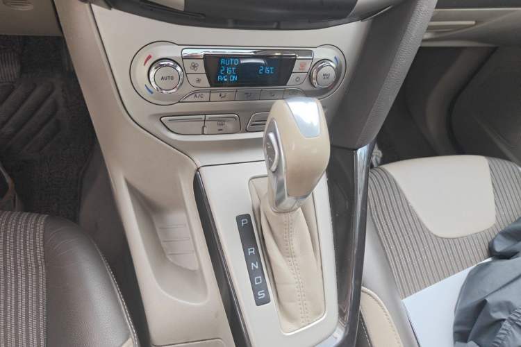 Used Ford Focus 2012 Hatchback 1.6L Automatic Fashion Edition Gear Lever