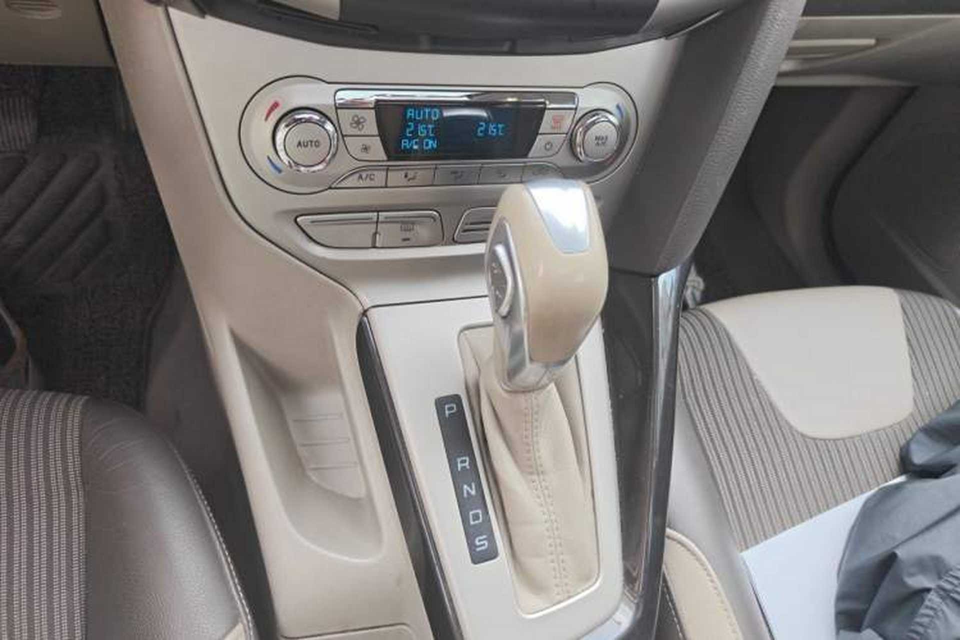 Used Ford Focus 2012 Hatchback 1.6L Automatic Fashion Edition Gear Lever