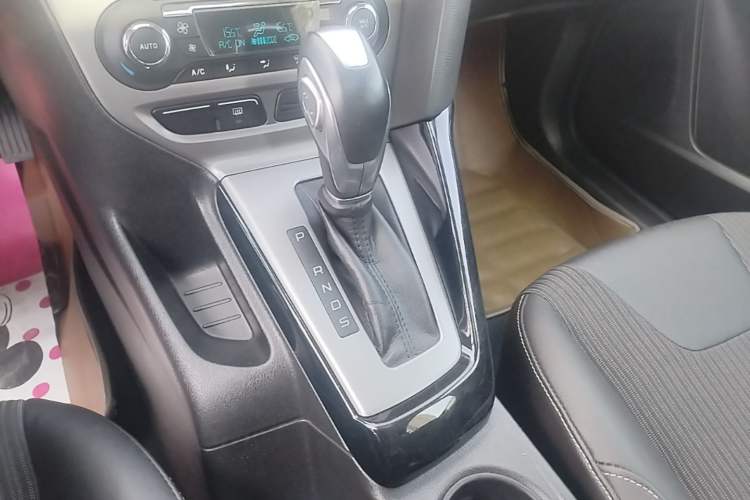 Used Ford Focus 2012 Hatchback 1.6L Automatic Fashion Edition Gear Lever