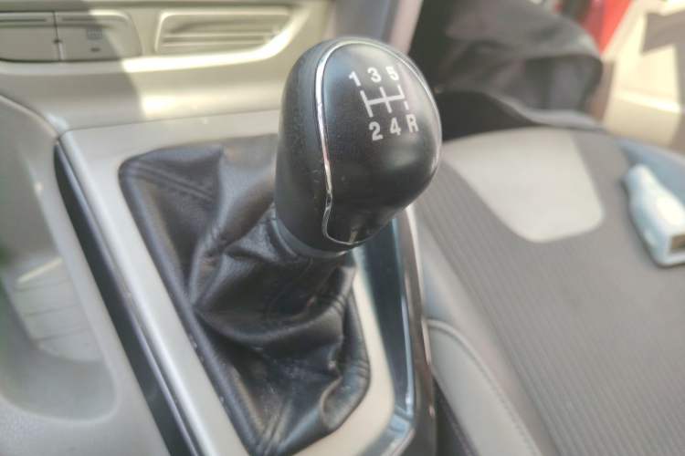 Used Ford Focus 2012 Hatchback 1.6L Manual Fashion Edition Gear Lever