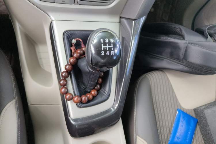 Used Ford Focus 2012 Sedan 1.6L Manual Fashion Edition Gear Lever