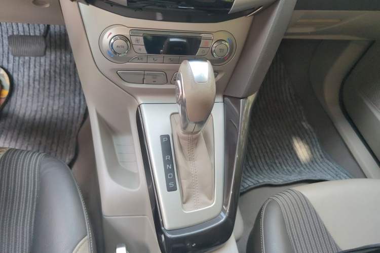 Used Ford Focus 2012 Hatchback 1.6L Automatic Fashion Edition Gear Lever
