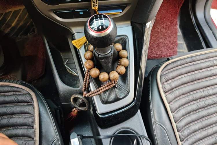 Used Ford Focus 2012 Hatchback 1.6L Manual Fashion Edition Gear Lever