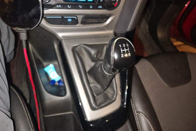 Used Ford Focus 2012 Sedan 1.6L Manual Fashion Edition Gear Lever