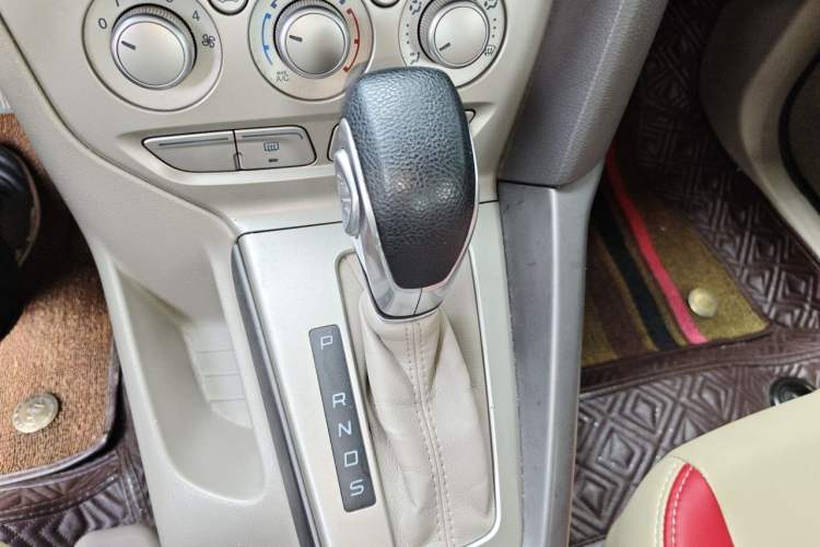 Used Ford Focus 2012 Sedan 1.6L Automatic Comfort Model Gear Lever
