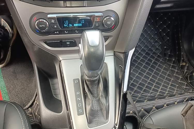 Used Ford Focus 2012 Hatchback 1.6L Automatic Fashion Edition Gear Lever