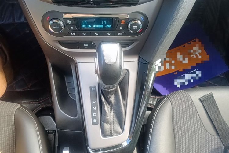 Used Ford Focus 2012 Hatchback 1.6L Automatic Fashion Edition Gear Lever