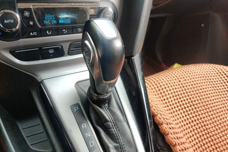 Used Ford Focus 2012 Hatchback 1.6L Automatic Fashion Edition Gear Lever