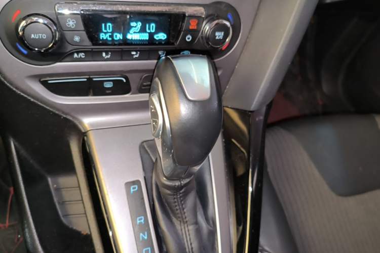Used Ford Focus 2012 Hatchback 1.6L Automatic Fashion Edition Gear Lever