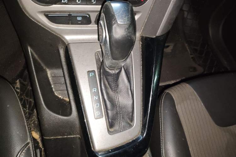 Used Ford Focus 2012 Hatchback 1.6L Automatic Fashion Edition Gear Lever