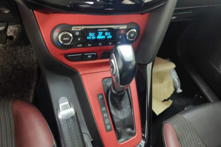 Used Ford Focus 2012 Hatchback 2.0L Automatic Luxury Sport Model Gear Lever