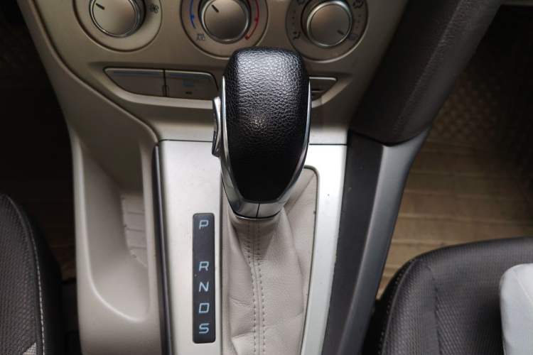 Used Ford Focus 2012 Sedan 1.6L Automatic Comfort Model Gear Lever