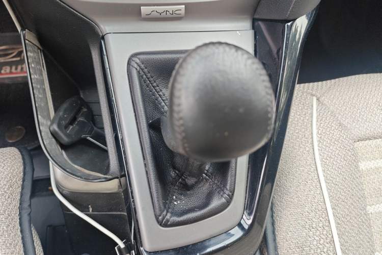 Used Ford Focus 2012 Hatchback 1.6L Manual Fashion Edition Gear Lever