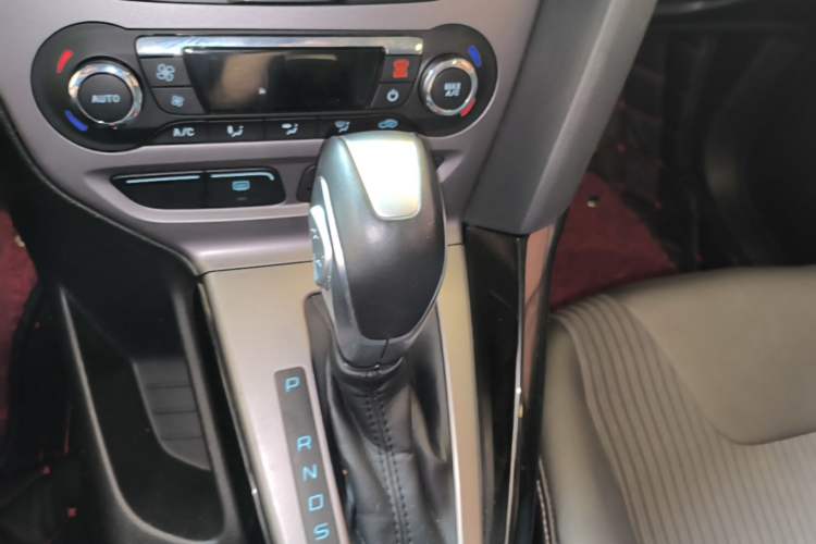 Used Ford Focus 2012 Hatchback 1.6L Automatic Fashion Edition Gear Lever