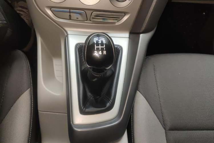 Used Ford Focus 2012 Sedan 1.6L Manual Comfort Model Gear Lever