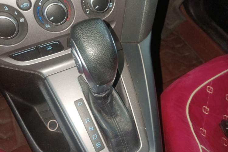 Used Ford Focus 2012 Hatchback 1.6L Automatic Comfort Model Gear Lever