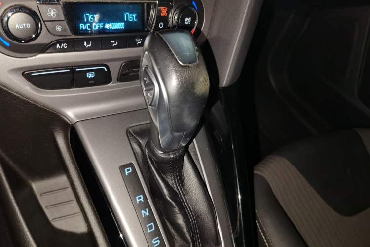 Used Ford Focus 2012 Hatchback 1.6L Automatic Fashion Edition Gear Lever