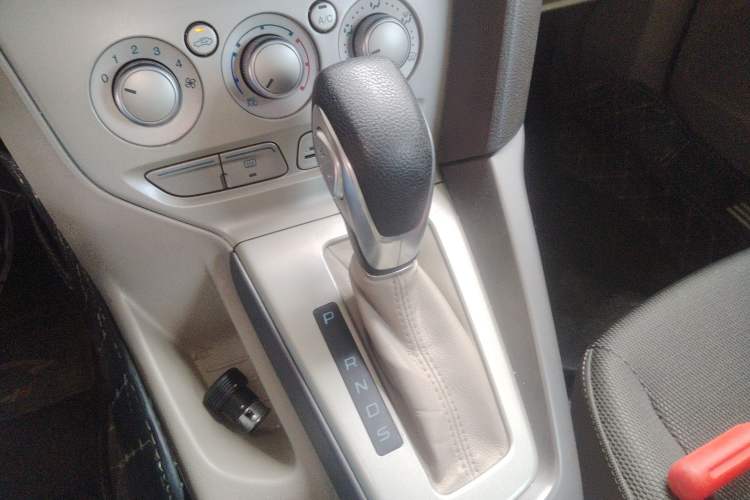 Used Ford Focus 2012 Sedan 1.6L Automatic Comfort Model Gear Lever