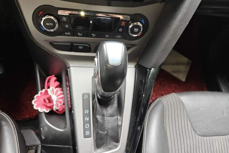 Used Ford Focus 2012 Hatchback 1.6L Automatic Fashion Edition Gear Lever