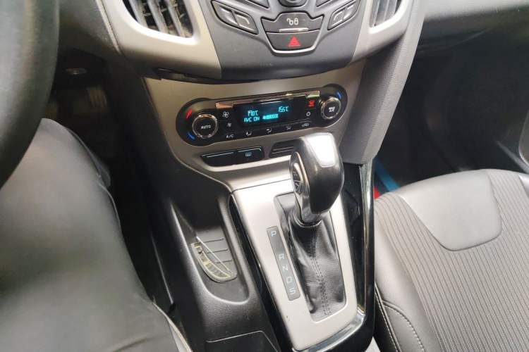 Used Ford Focus 2012 Hatchback 1.6L Automatic Fashion Edition Gear Lever