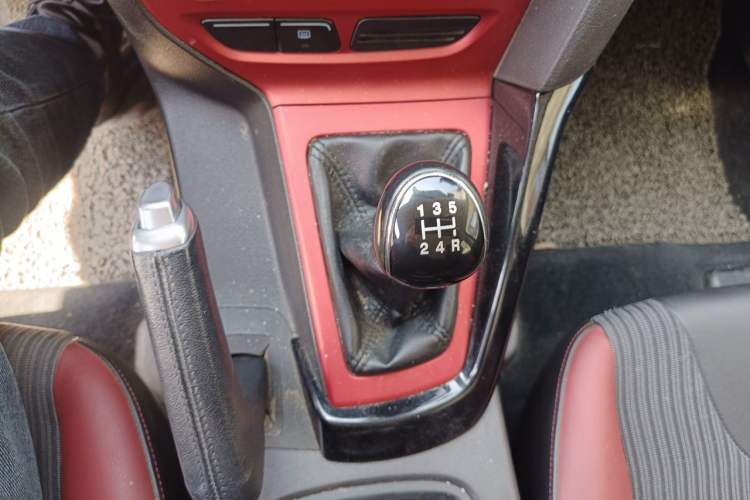 Used Ford Focus 2012 Hatchback 2.0L Manual Luxury Sport Model Gear Lever